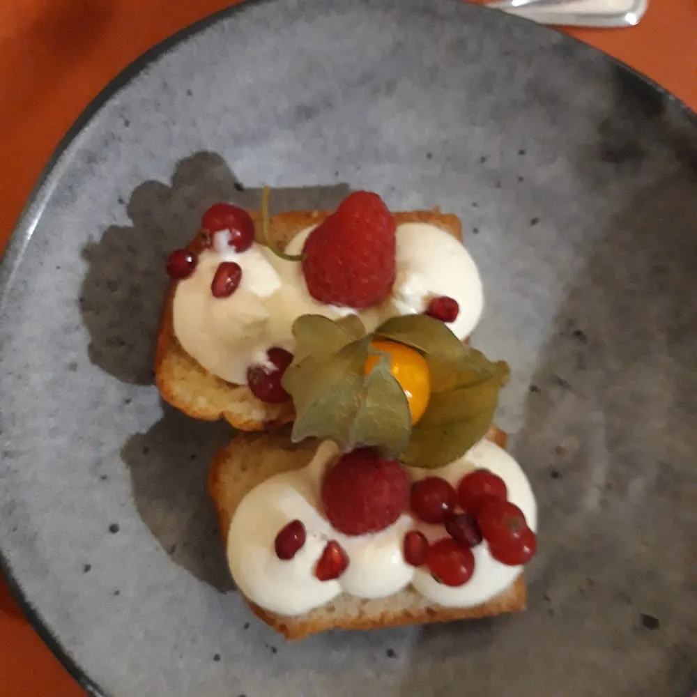 Baba Bouchon Crème Légère À la Vanille Et Fruits Rouges